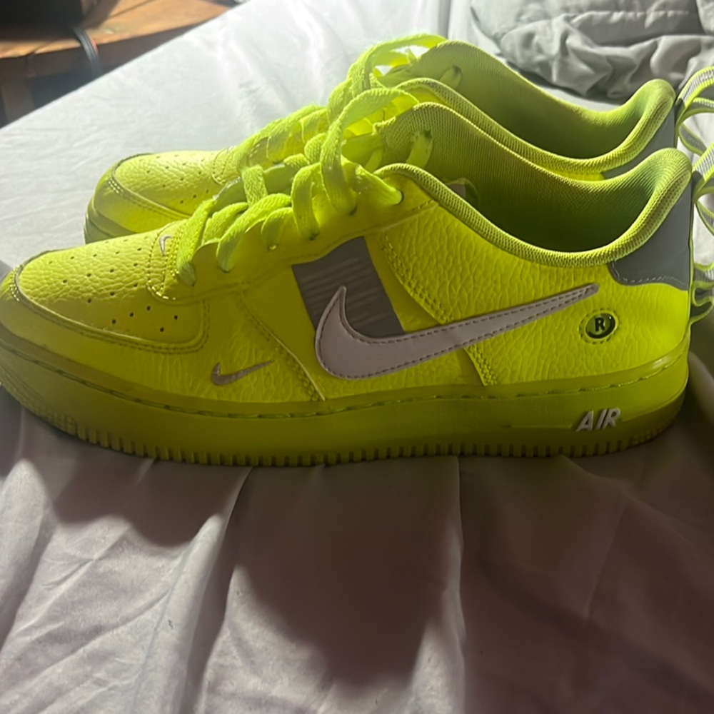 Nike Green and White Sneakers Classic Style